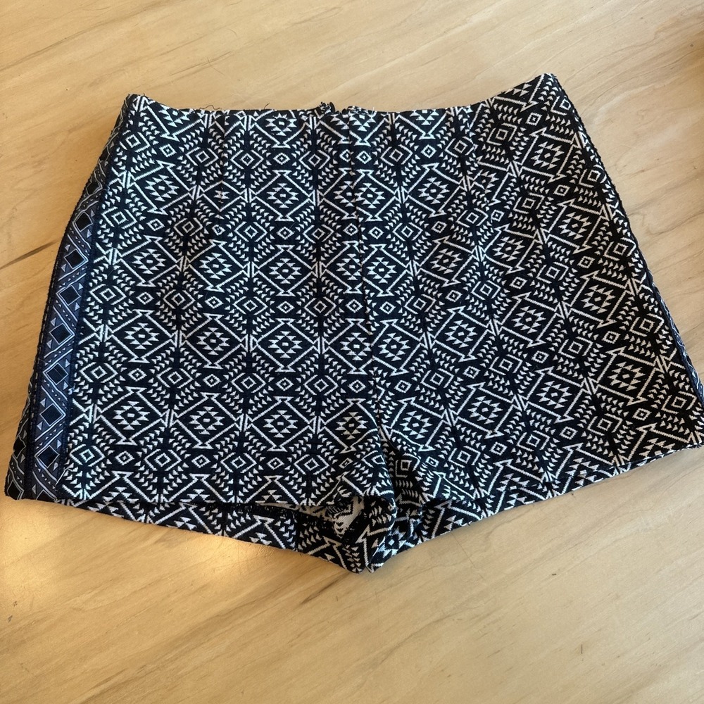 Urban Outfitters Ecote Tribal Aztec Print Boho Chic‎ High Rise Shorts Size S/M